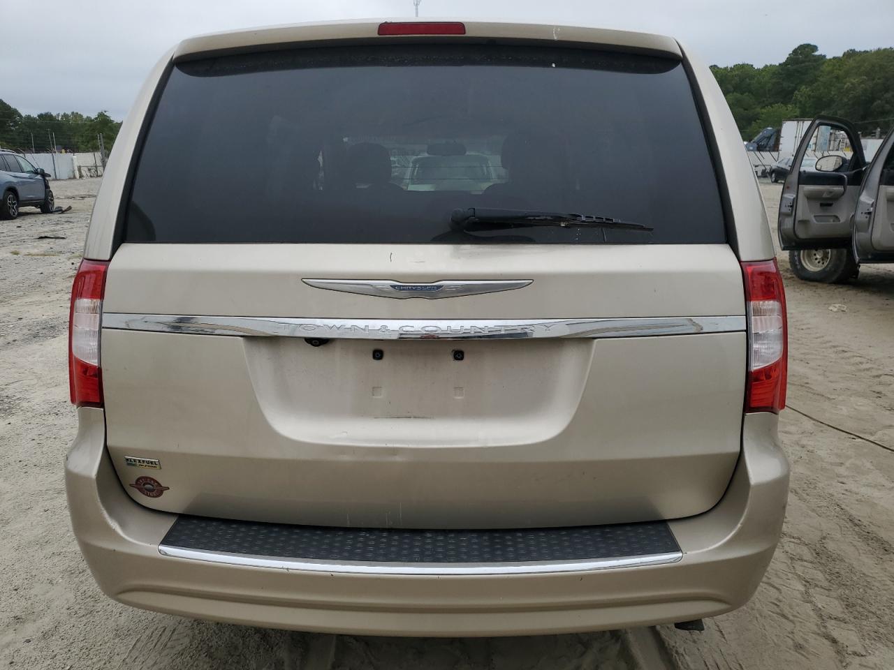 Chrysler Minivan Touring Image 6