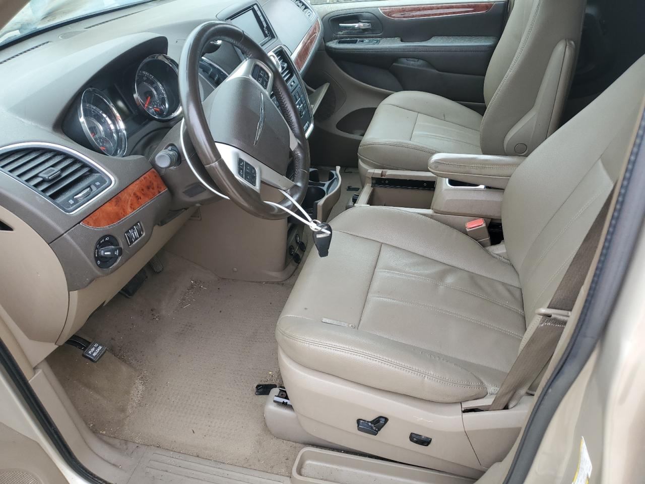 Chrysler Minivan Touring Image 4