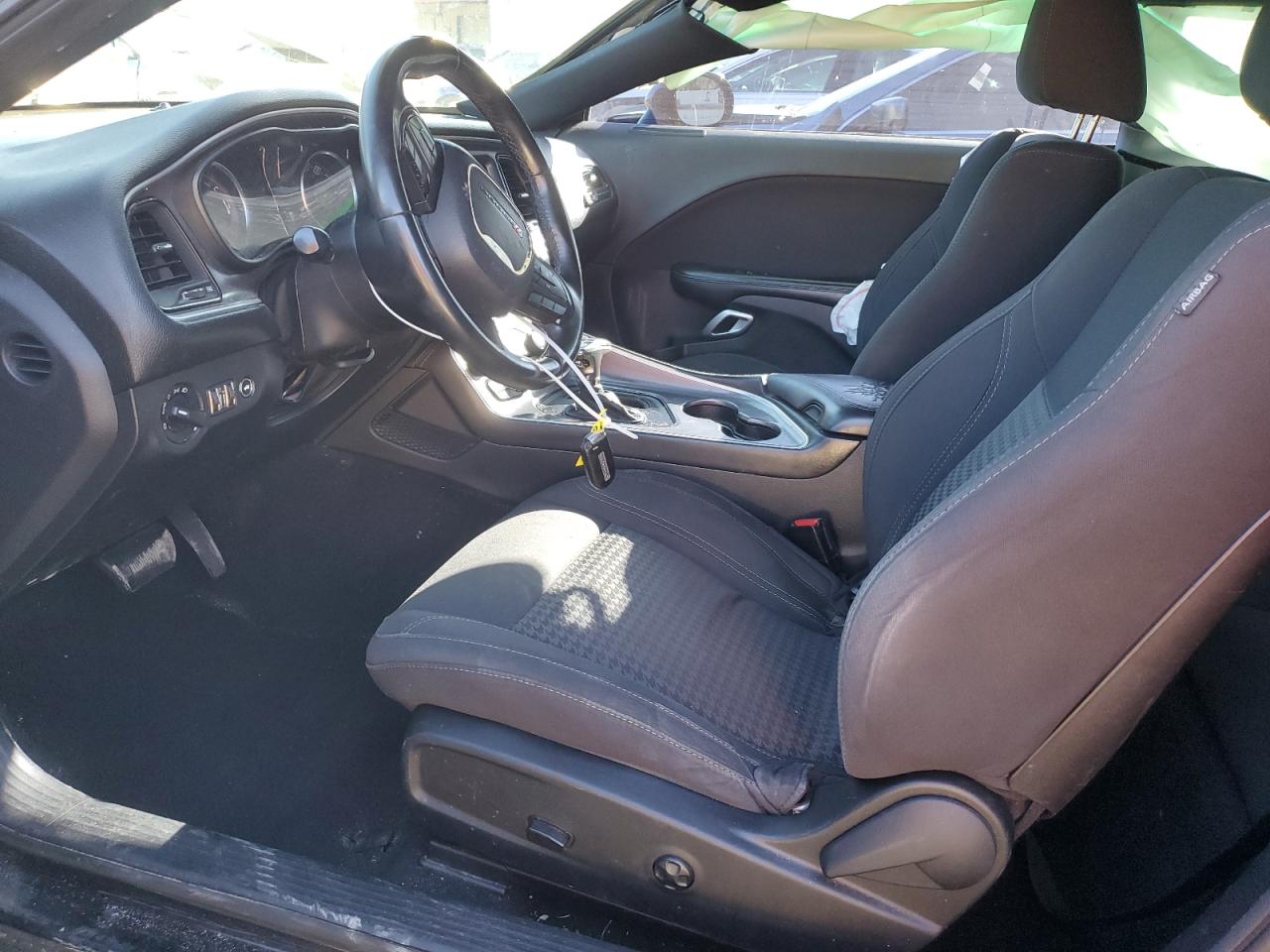 Dodge Challenger Sxt Image 8