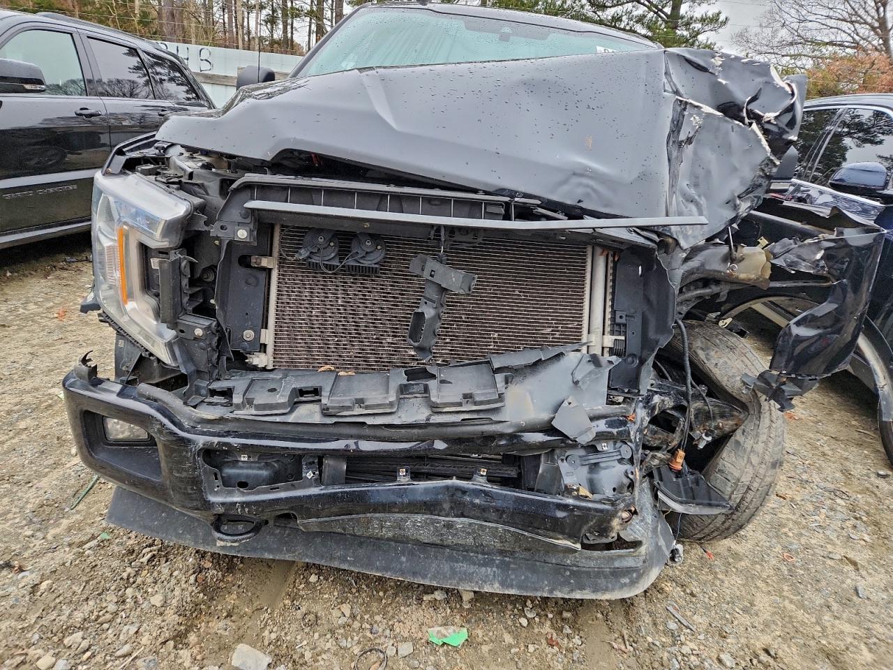 Ford F-150 Supercrew Image 12