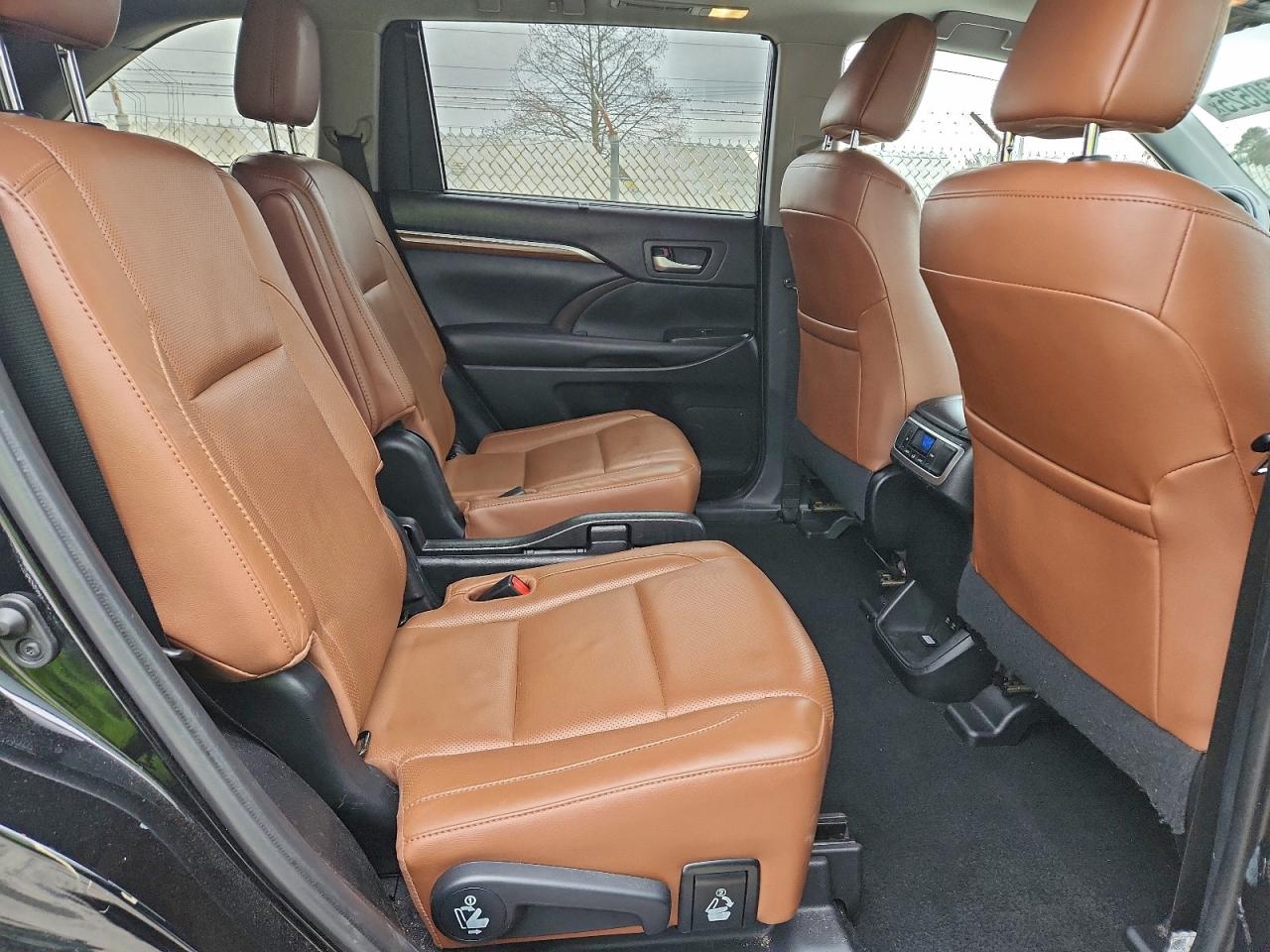 Toyota Highlander Hybrid Limited Image 10