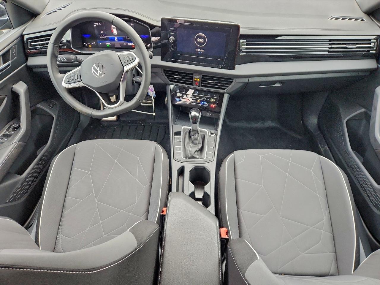 Volkswagen Jetta Sport Image 12