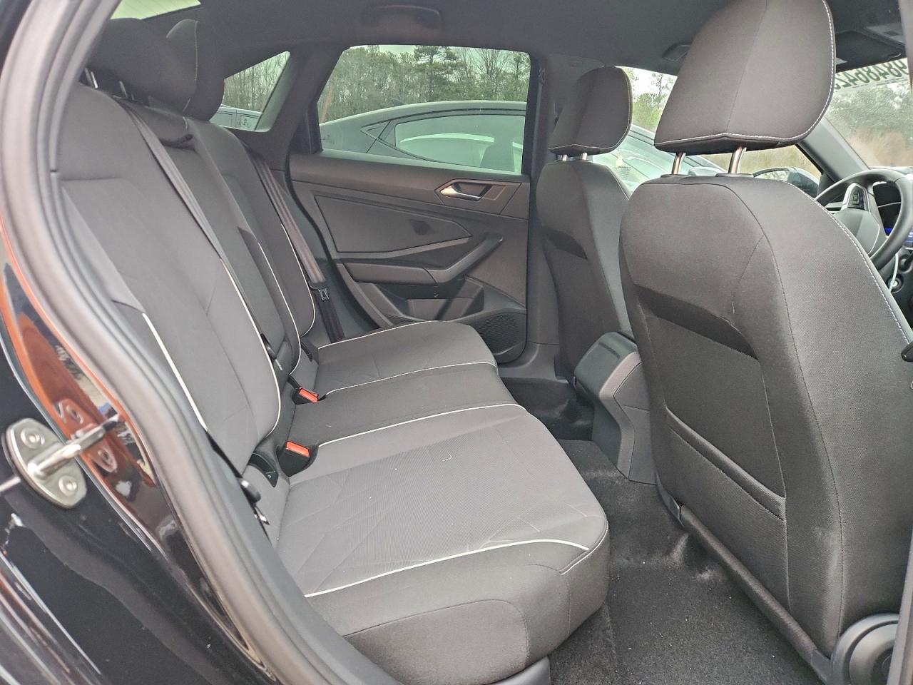 Volkswagen Jetta Sport Image 5