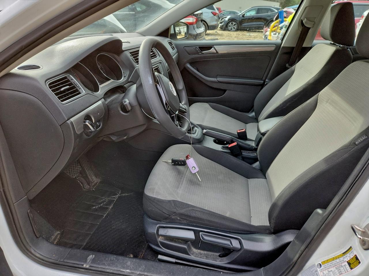 Volkswagen Jetta S Image 3