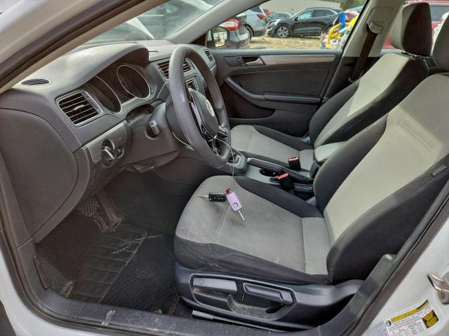 Volkswagen Jetta S Image 3