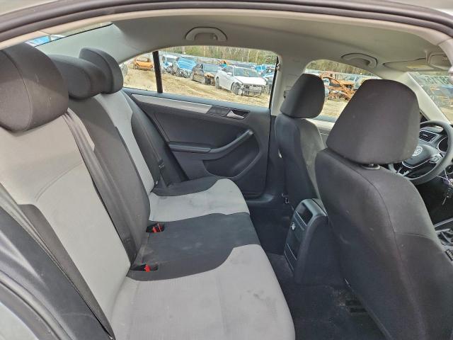 Volkswagen Jetta S Image 4