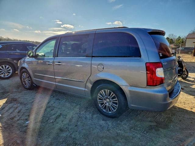 Chrysler Minivan Touring L Image 4