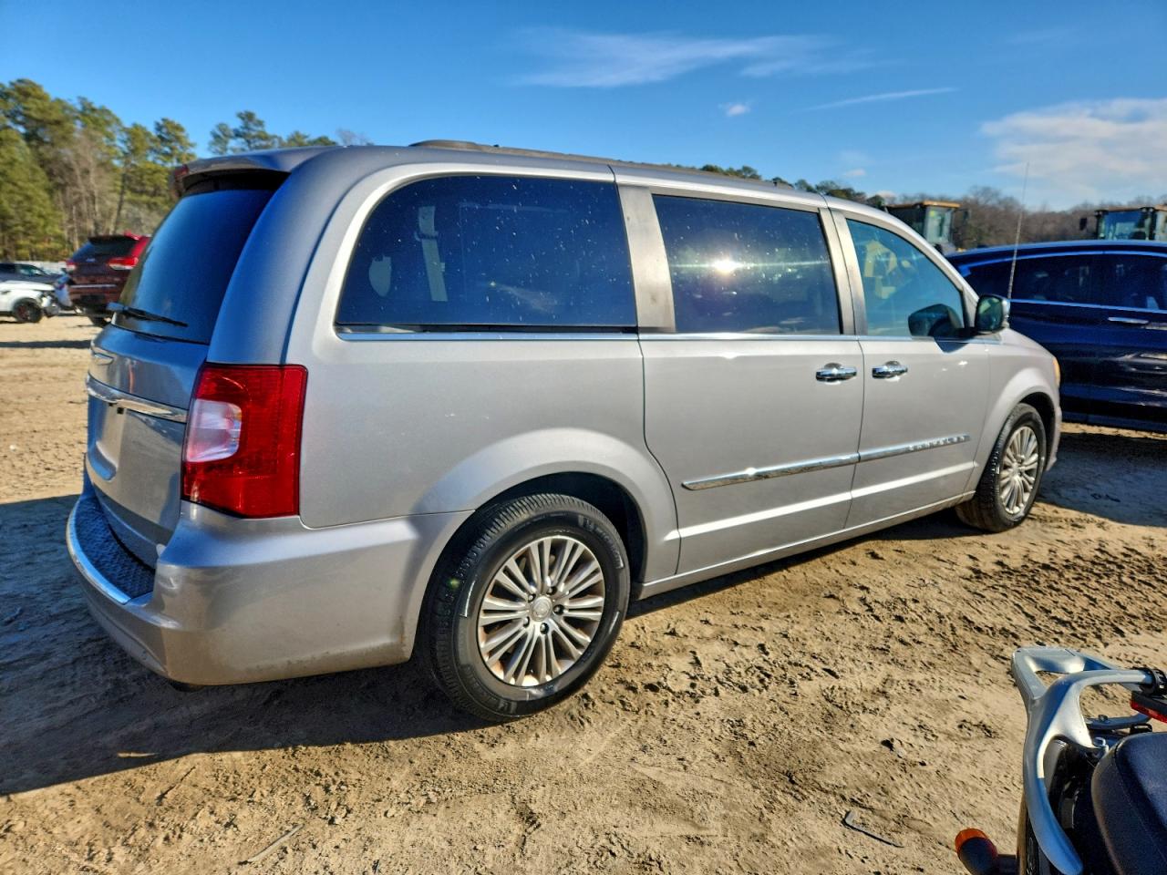 Chrysler Minivan Touring L Image 3