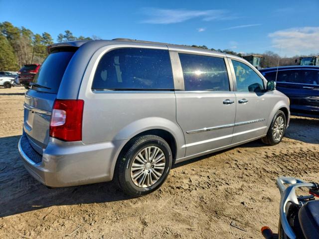 Chrysler Minivan Touring L Image 3