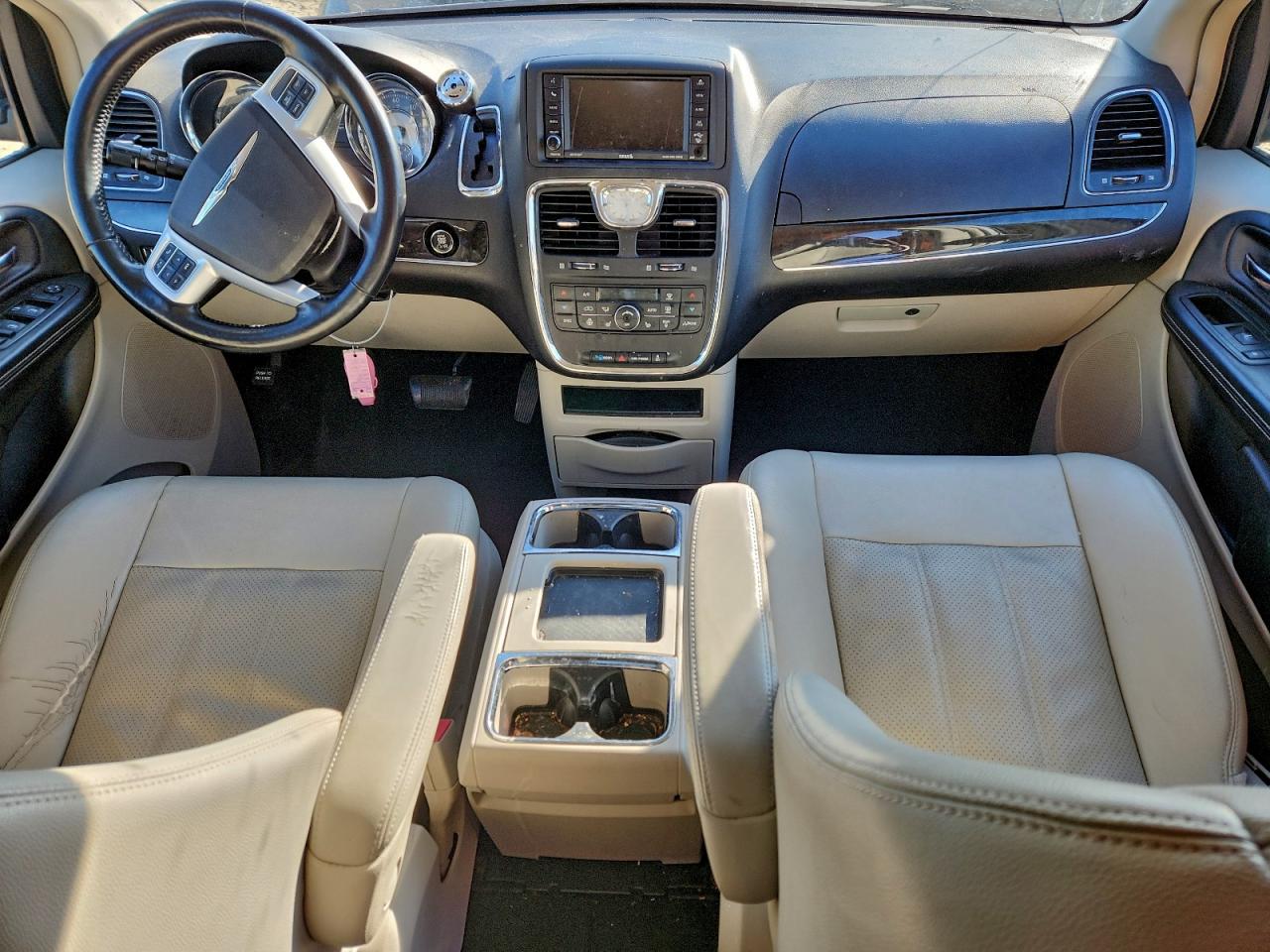 Chrysler Minivan Touring L Image 6