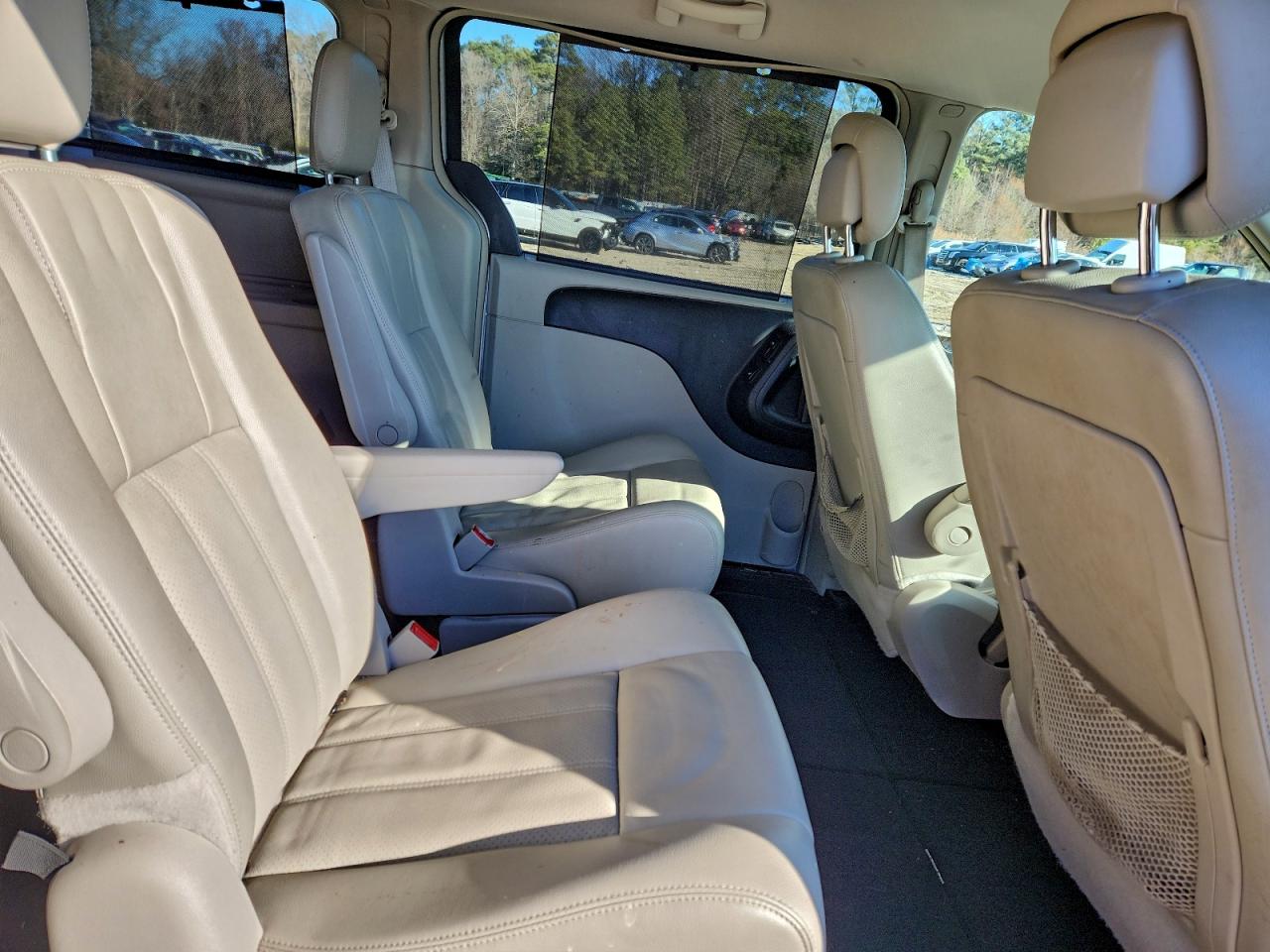 Chrysler Minivan Touring L Image 9