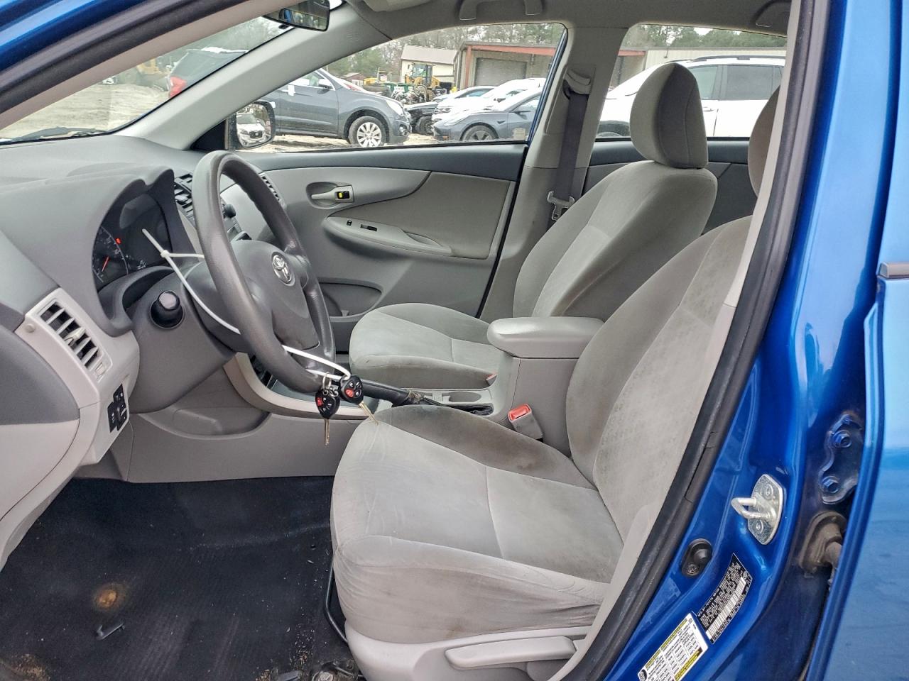 Toyota Corolla Base Image 4