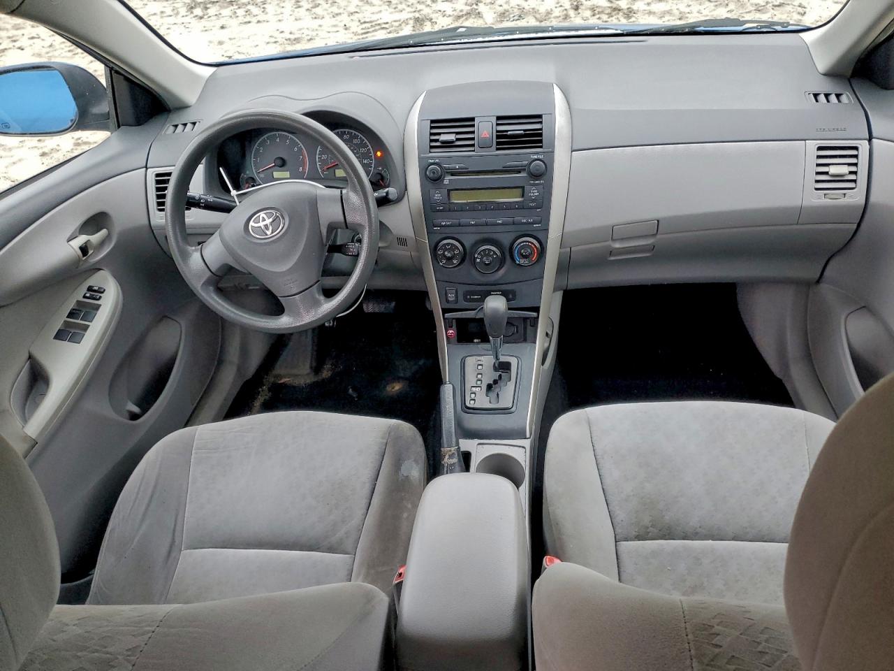 Toyota Corolla Base Image 3