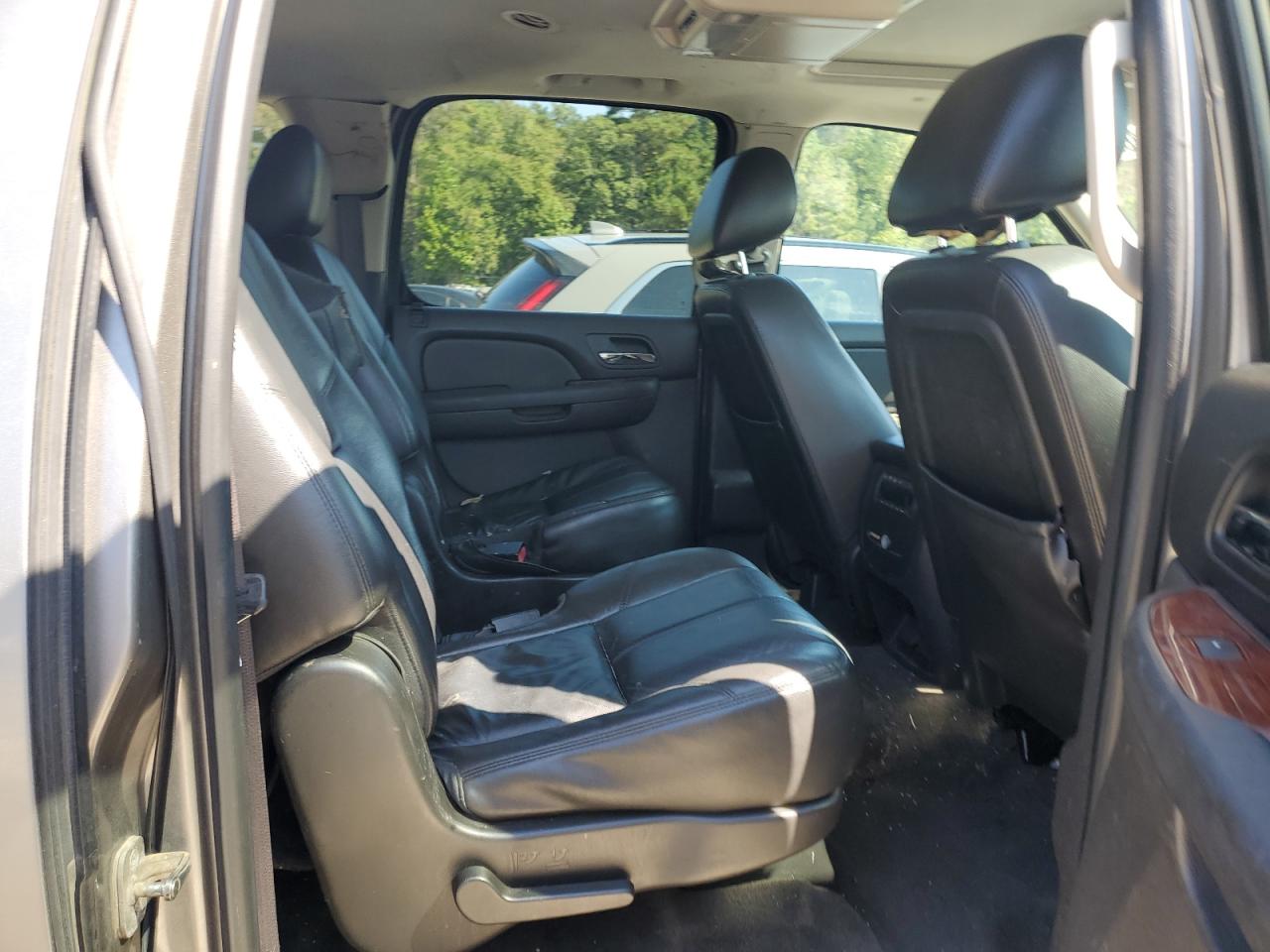 Chevrolet Suburban K1500 Lt Image 12