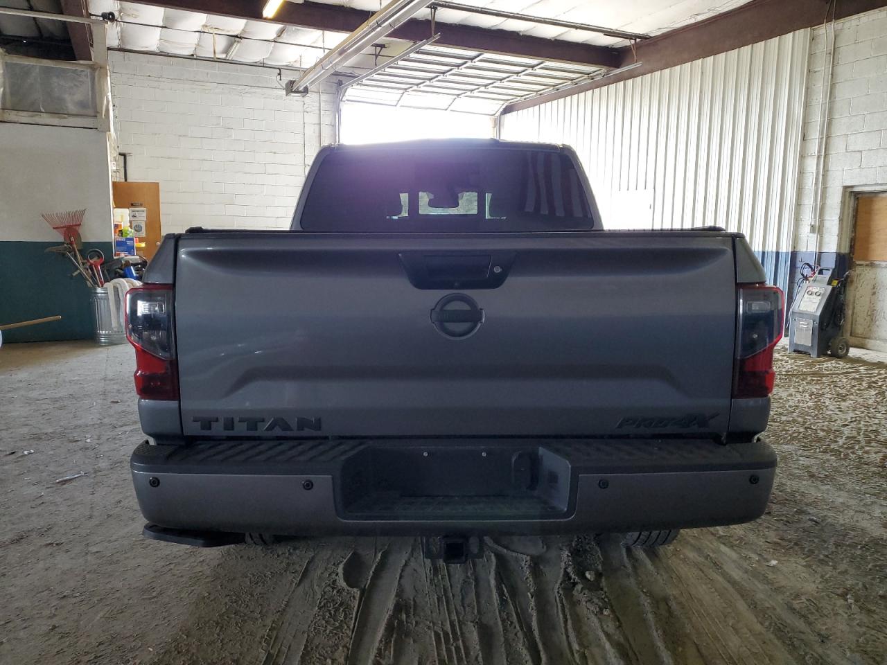 Nissan Titan Sv Image 7