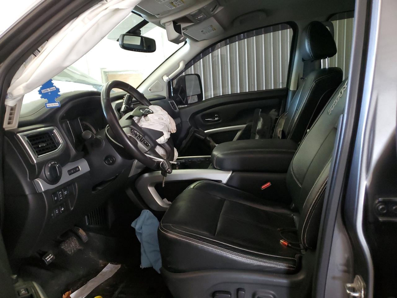 Nissan Titan Sv Image 8