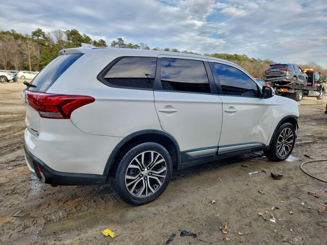 Mitsubishi Outlander Se Image 3