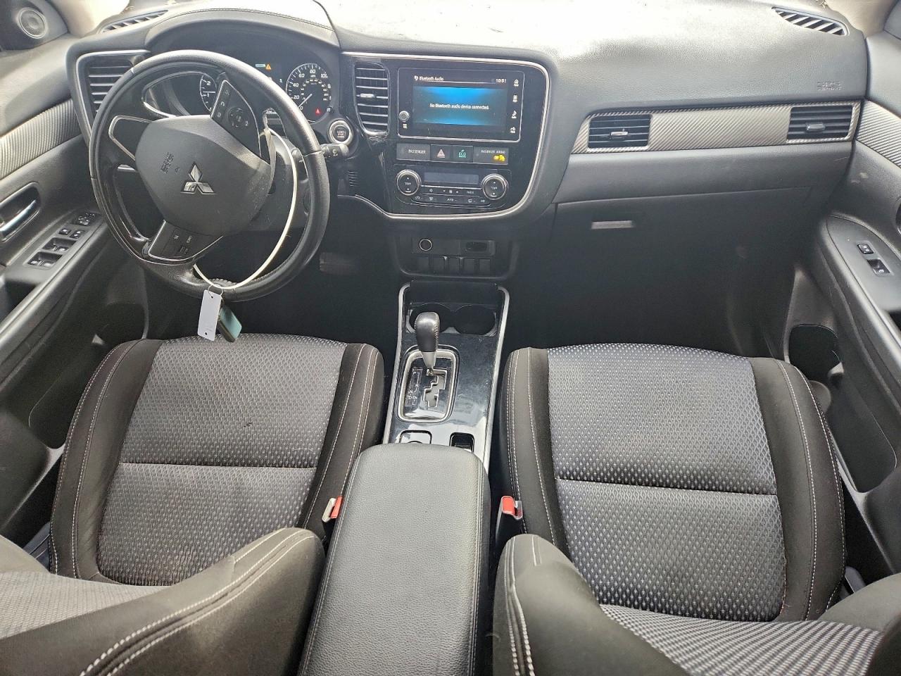 Mitsubishi Outlander Se Image 10