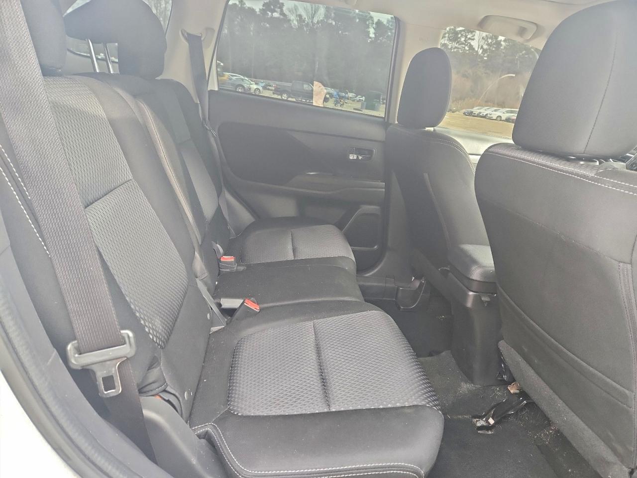 Mitsubishi Outlander Se Image 9