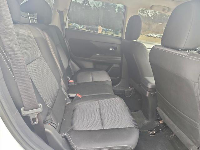 Mitsubishi Outlander Se Image 9