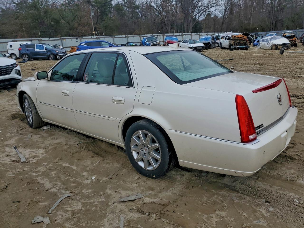 Cadillac DTS Premium Collection Image 9