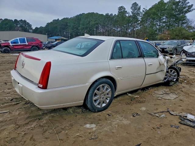 Cadillac DTS Premium Collection Image 2