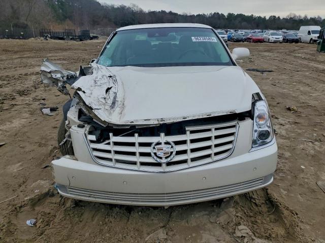 Cadillac DTS Premium Collection Image 5