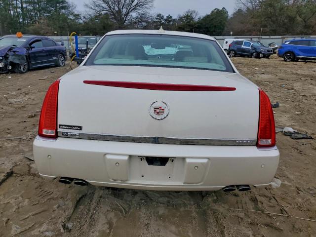 Cadillac DTS Premium Collection Image 11