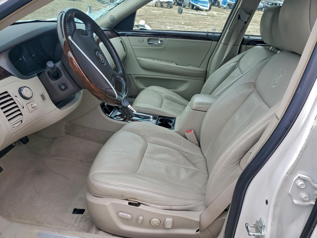 Cadillac DTS Premium Collection Image 3