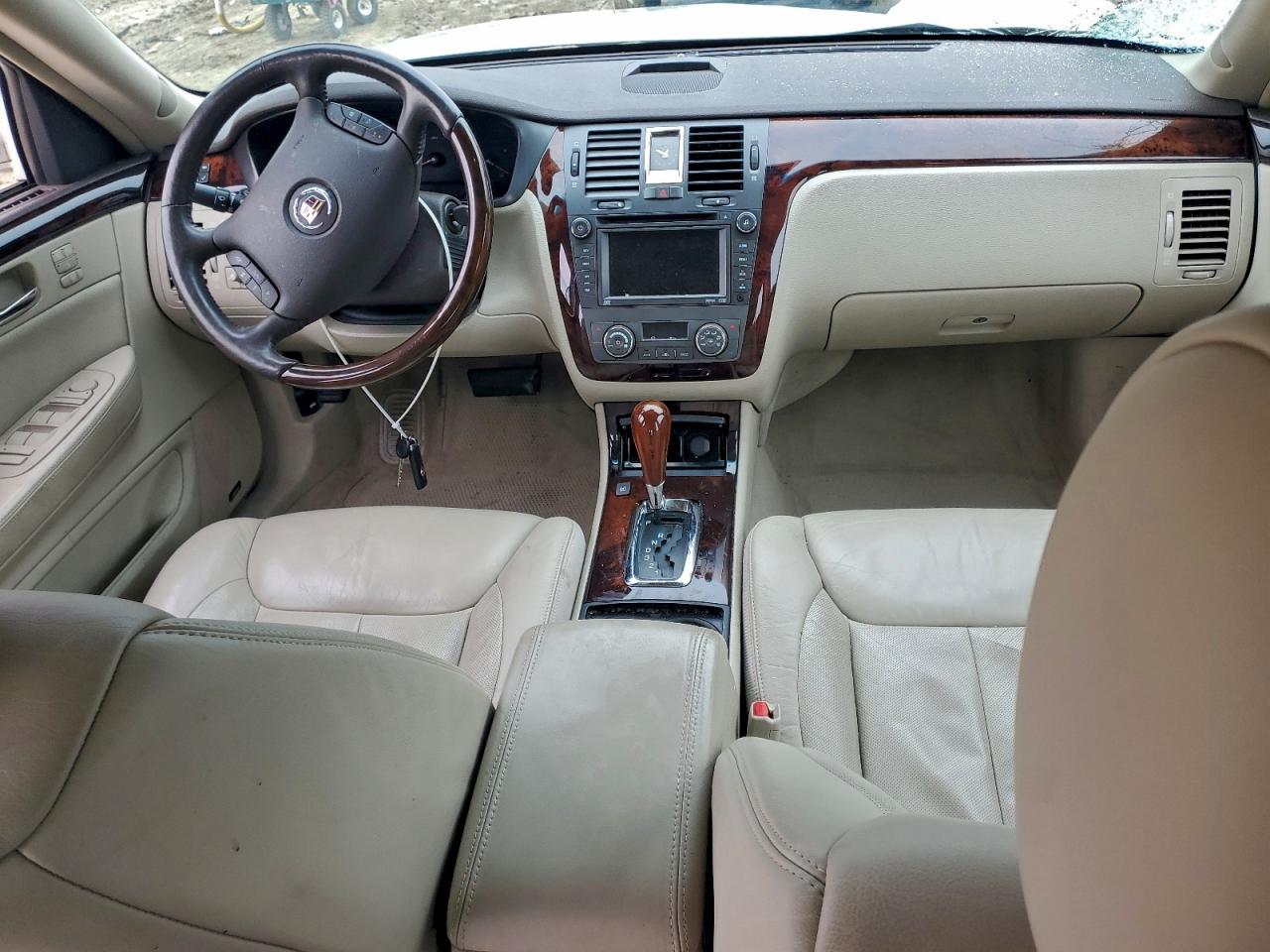 Cadillac DTS Premium Collection Image 12