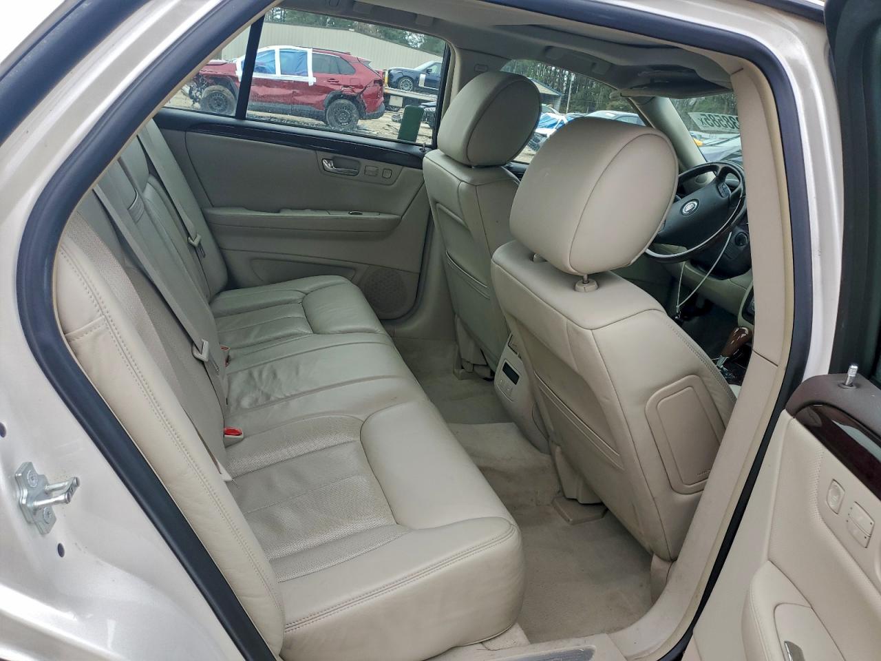 Cadillac DTS Premium Collection Image 6