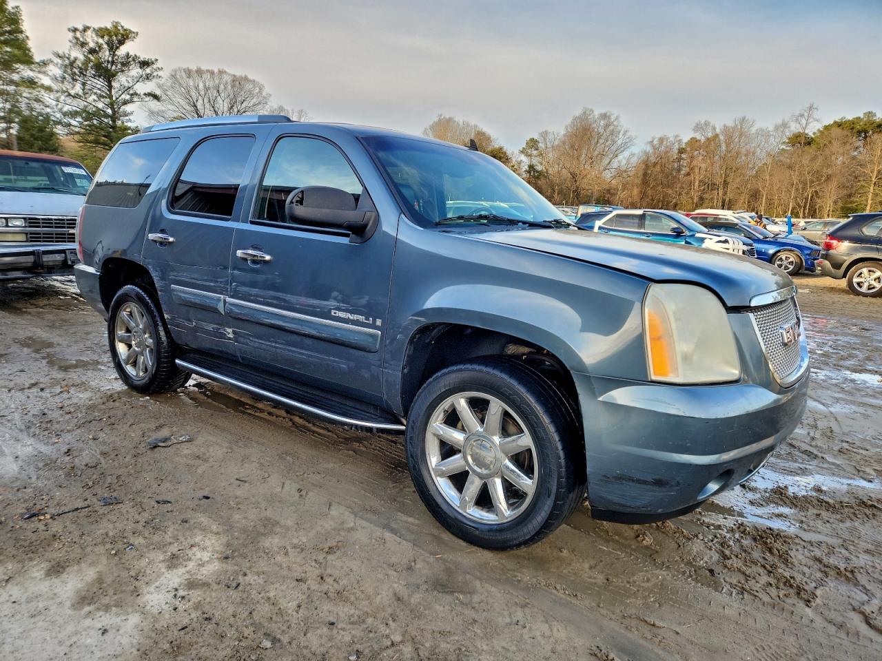 GMC Yukon Denali Image 2