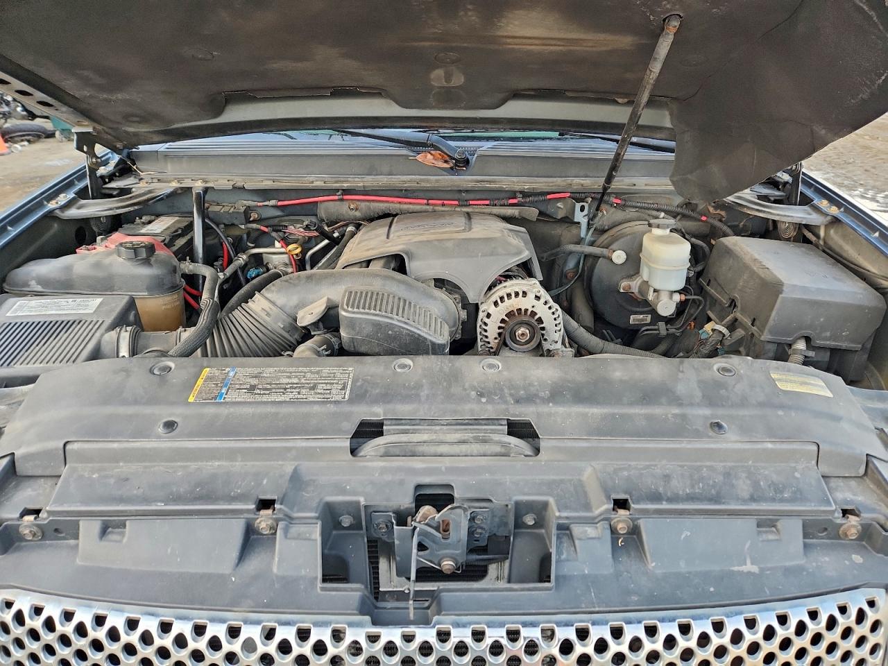 GMC Yukon Denali Image 5