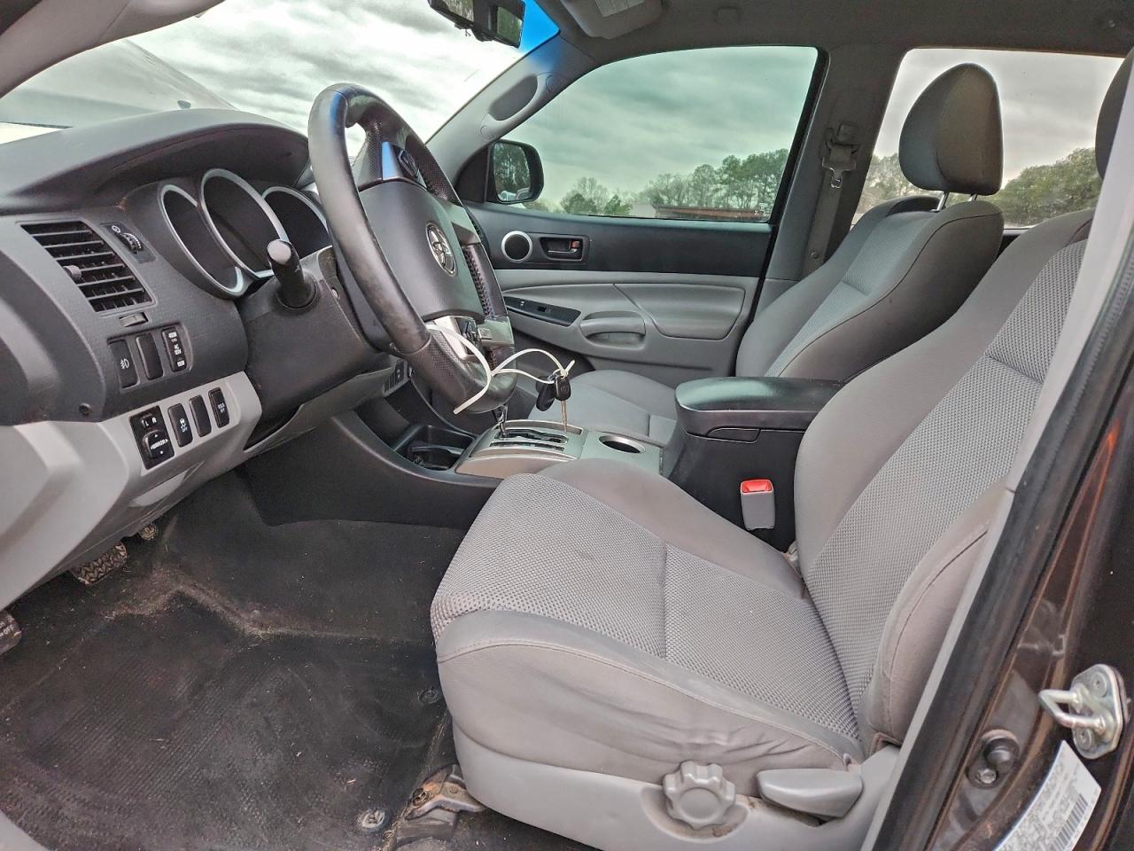 Toyota Tacoma Double Cab Image 2
