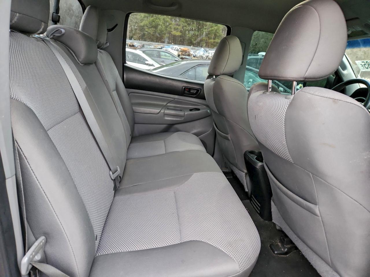 Toyota Tacoma Double Cab Image 6