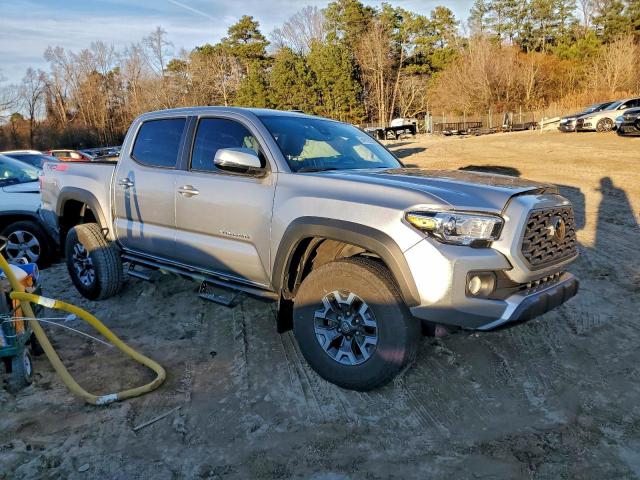 Toyota Tacoma Double Cab Image 3