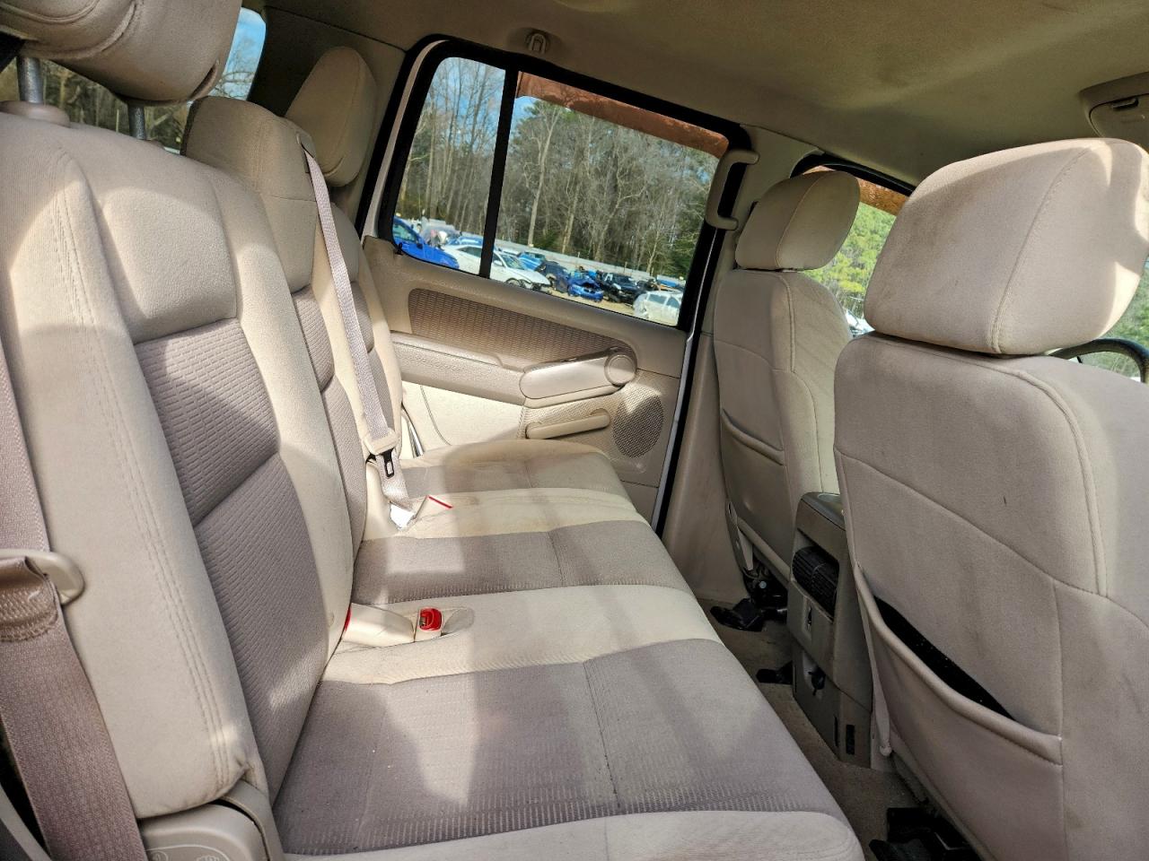 Ford Explorer Xlt Image 11