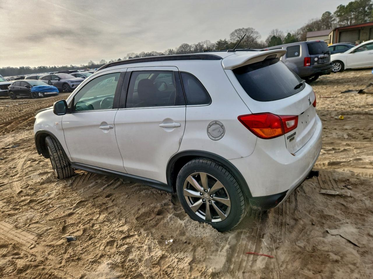 Mitsubishi Outlander Le Image 14