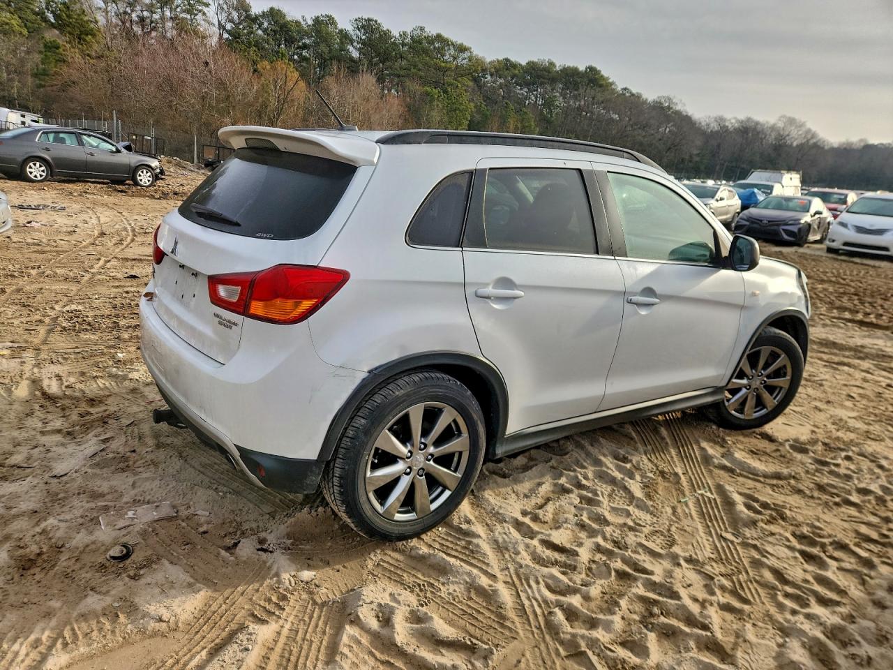 Mitsubishi Outlander Le Image 12