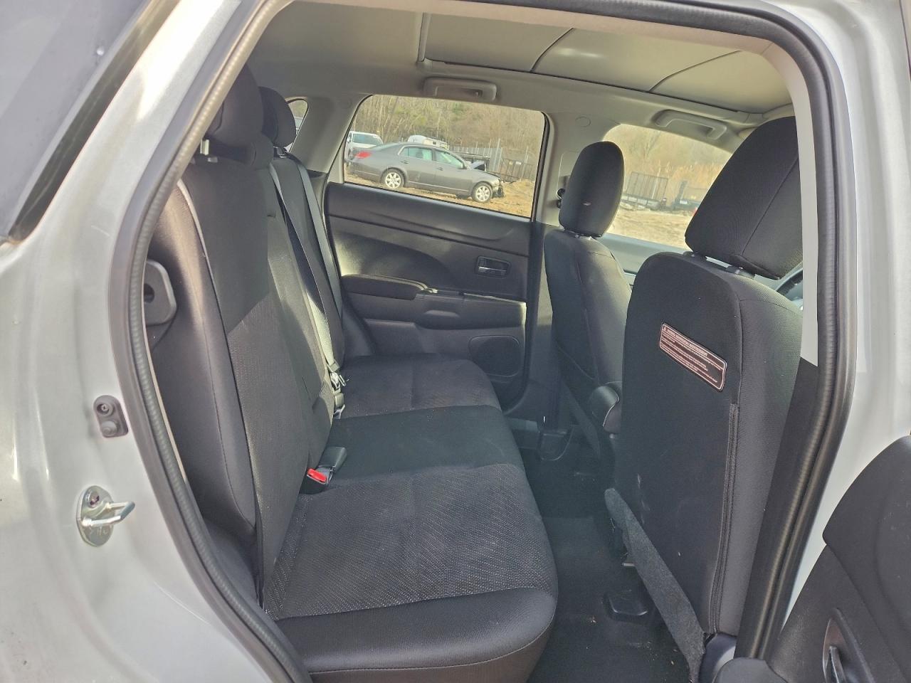 Mitsubishi Outlander Le Image 9