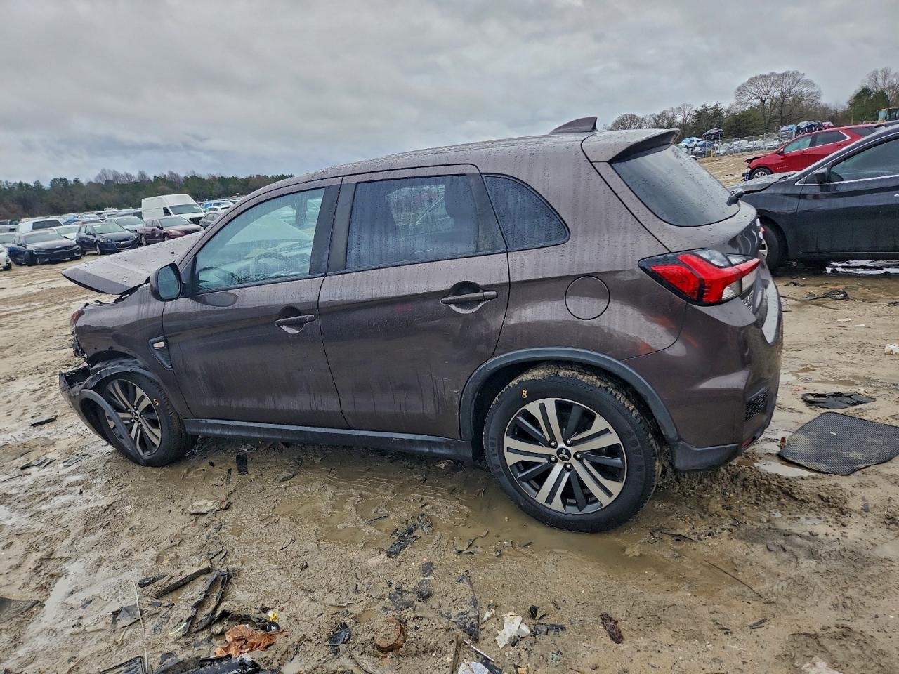 Mitsubishi Outlander Es Image 2