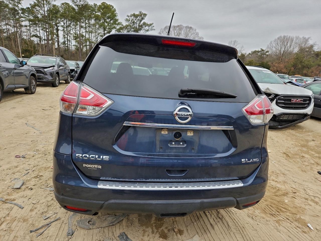 Nissan Rogue S Image 6