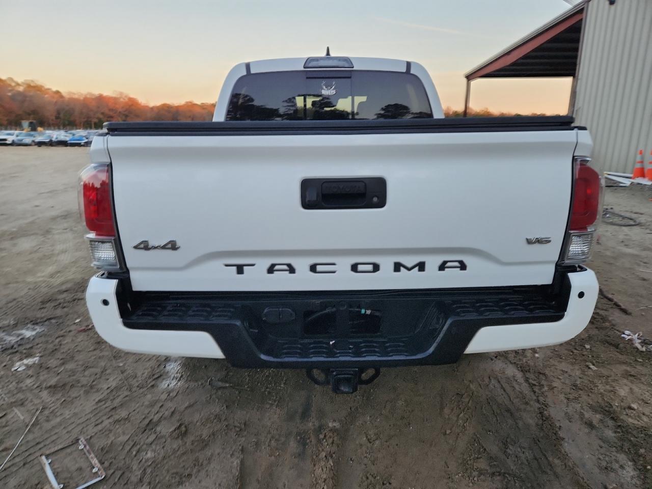 Toyota Tacoma Double Cab Image 12