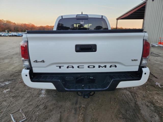 Toyota Tacoma Double Cab Image 12