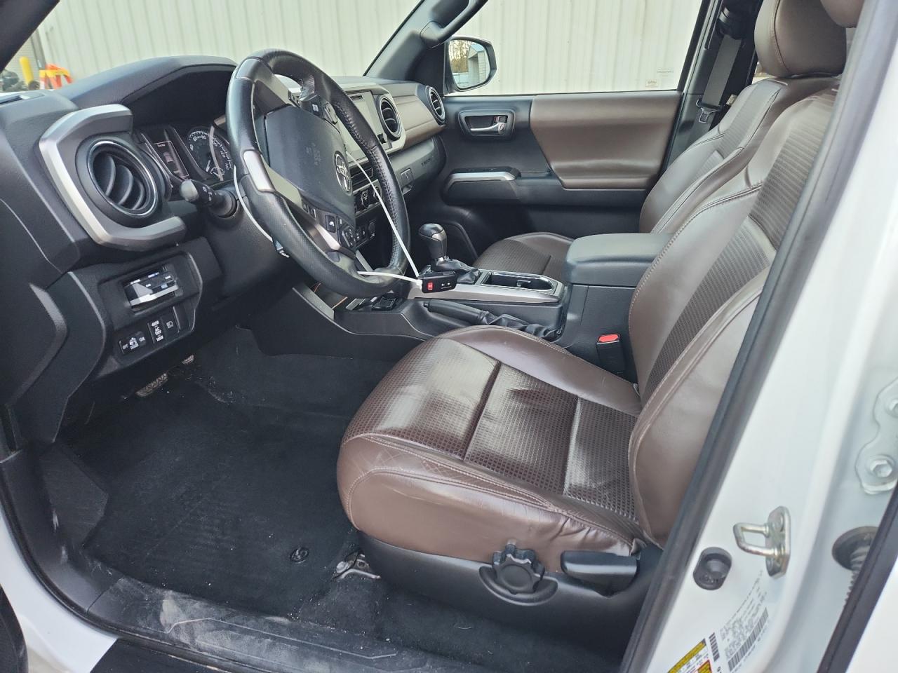 Toyota Tacoma Double Cab Image 10