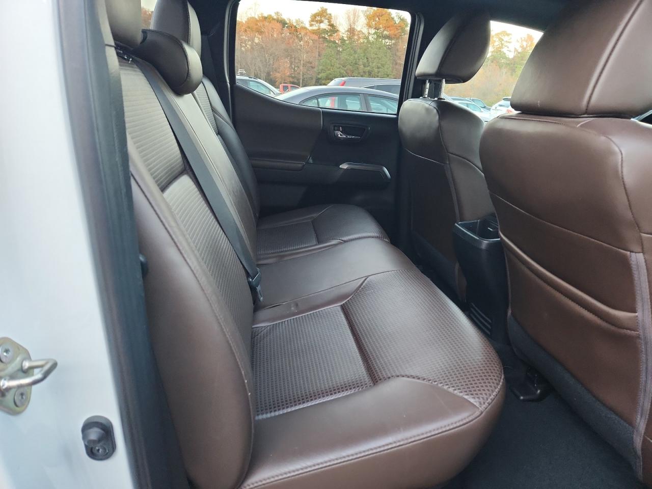 Toyota Tacoma Double Cab Image 11