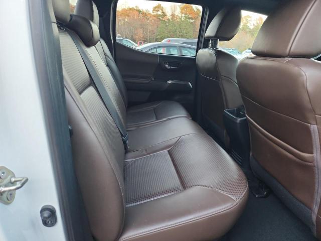 Toyota Tacoma Double Cab Image 11