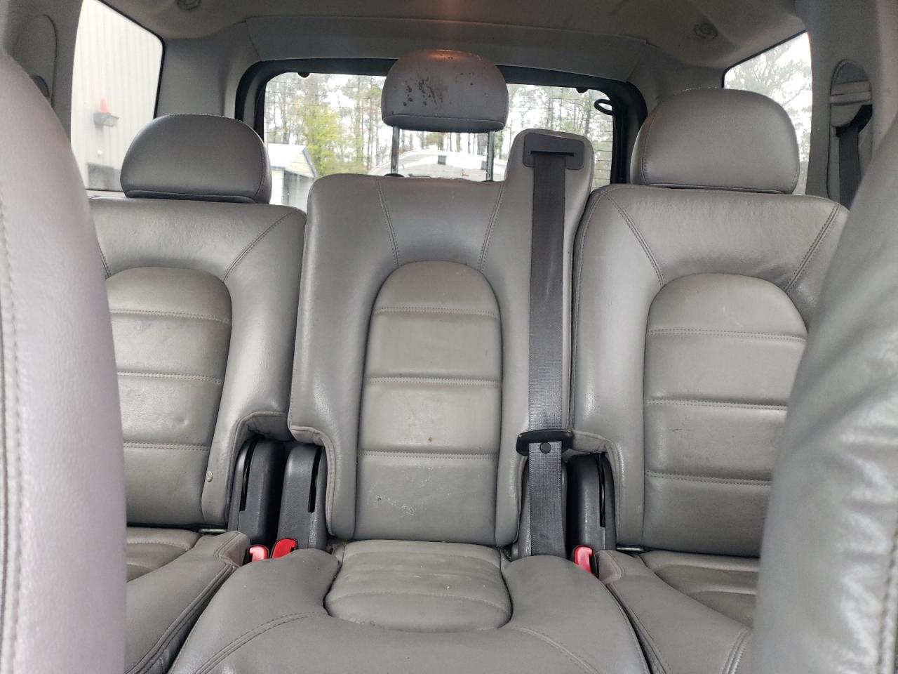 Ford Explorer Xlt Image 4