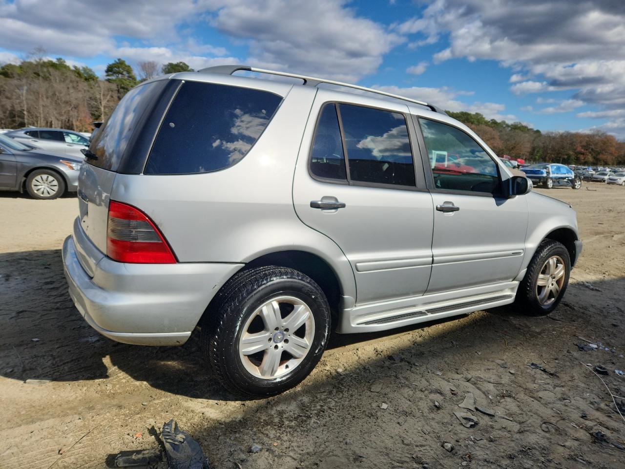 Mercedes-Benz M-Class 350 Image 4