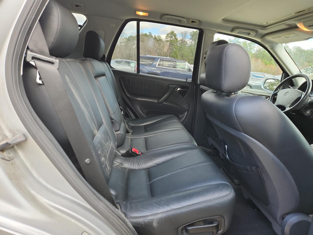 Mercedes-Benz M-Class 350 Image 9